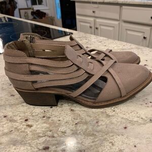 Coconuts by Matisse Britt Gray/Tan Bootie Sandal sz 7 NWOT